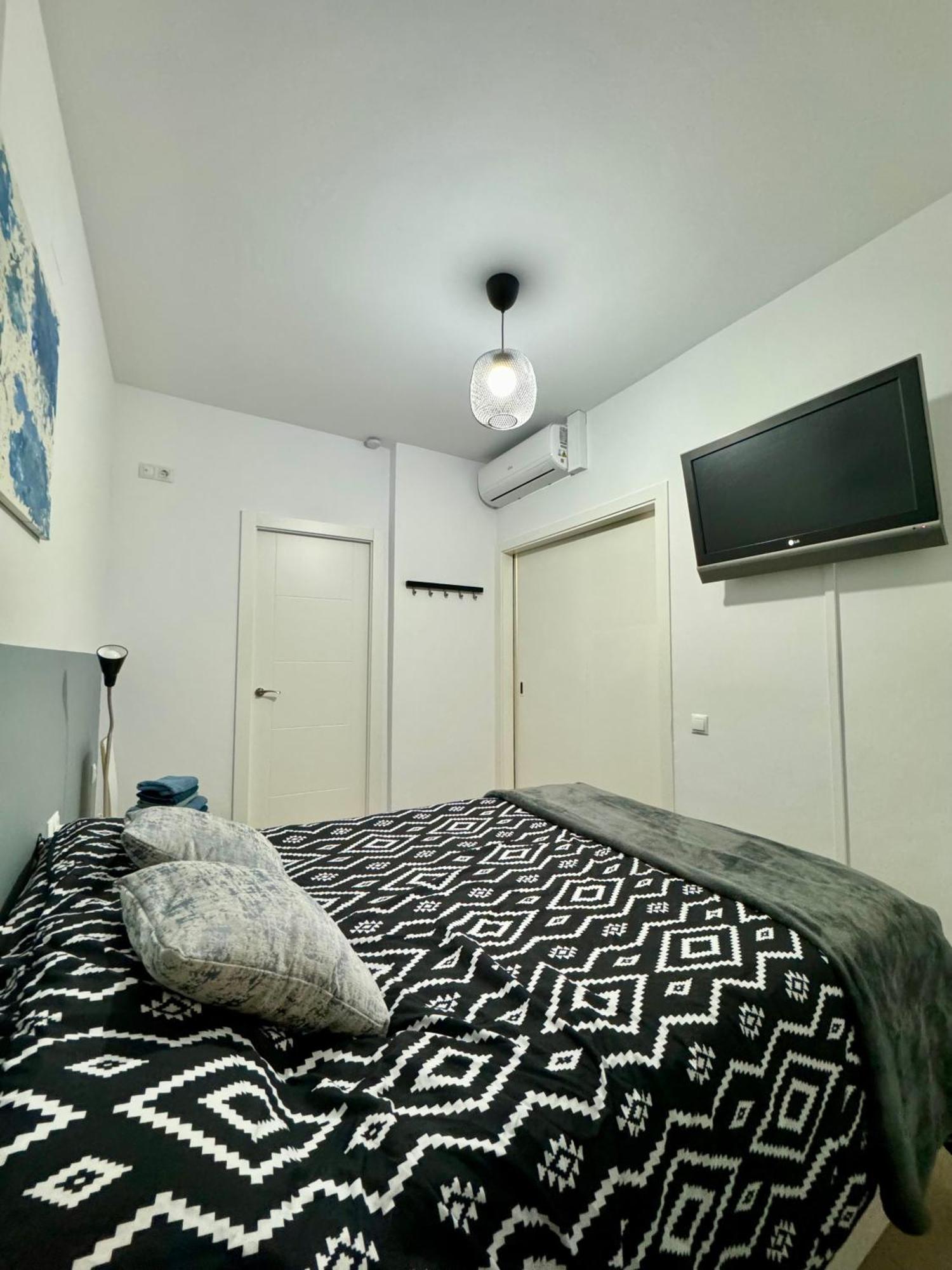 Moderno Apartamento Con Parking,Tarrassa, Barcelona تيراسا المظهر الخارجي الصورة